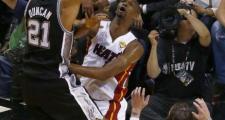 开云体育官网-场上外星人！NBA球星动作不输科比