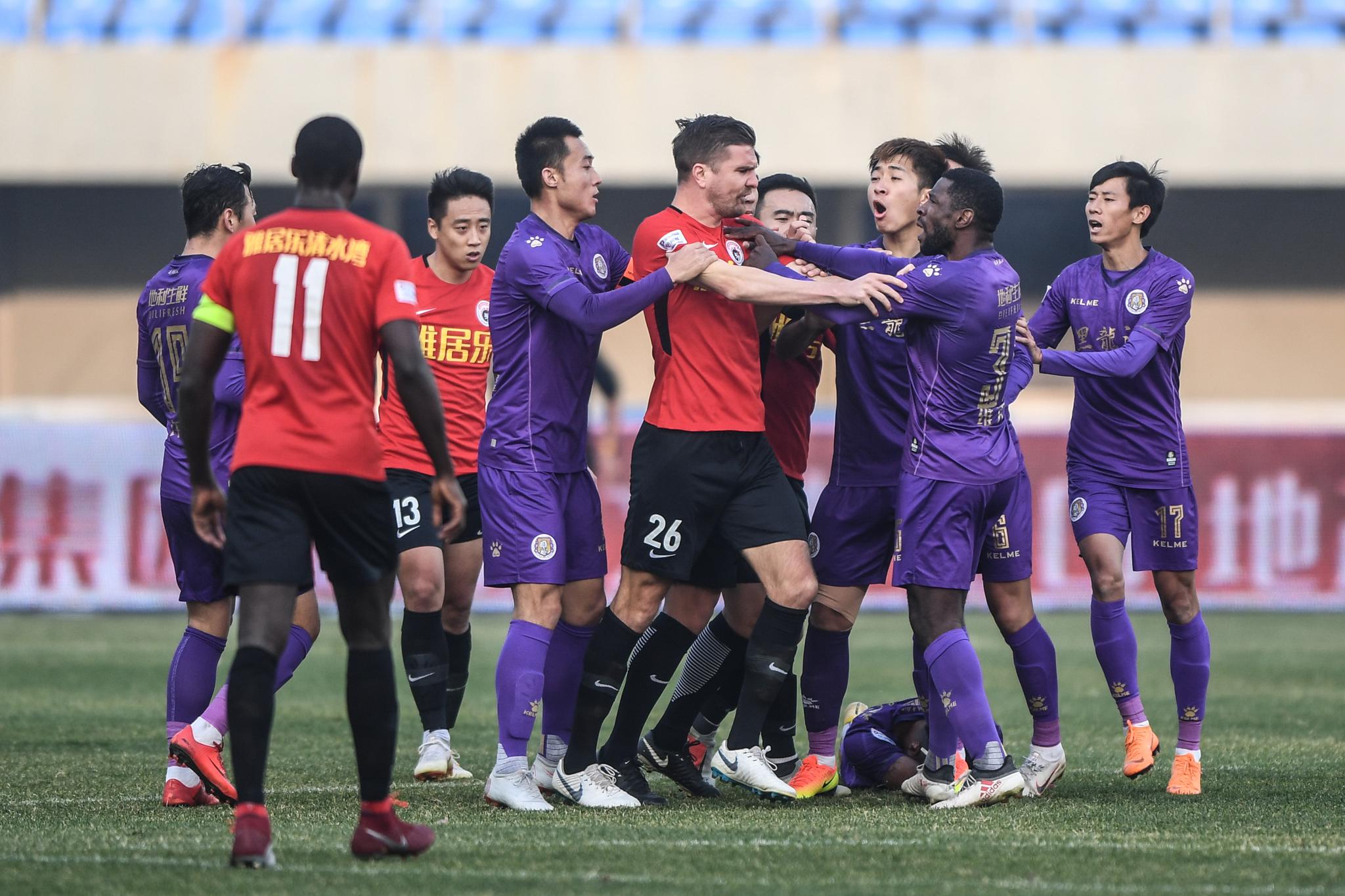 包含宏运不振：辽宁宏运连续两轮失利，保级艰难的词条