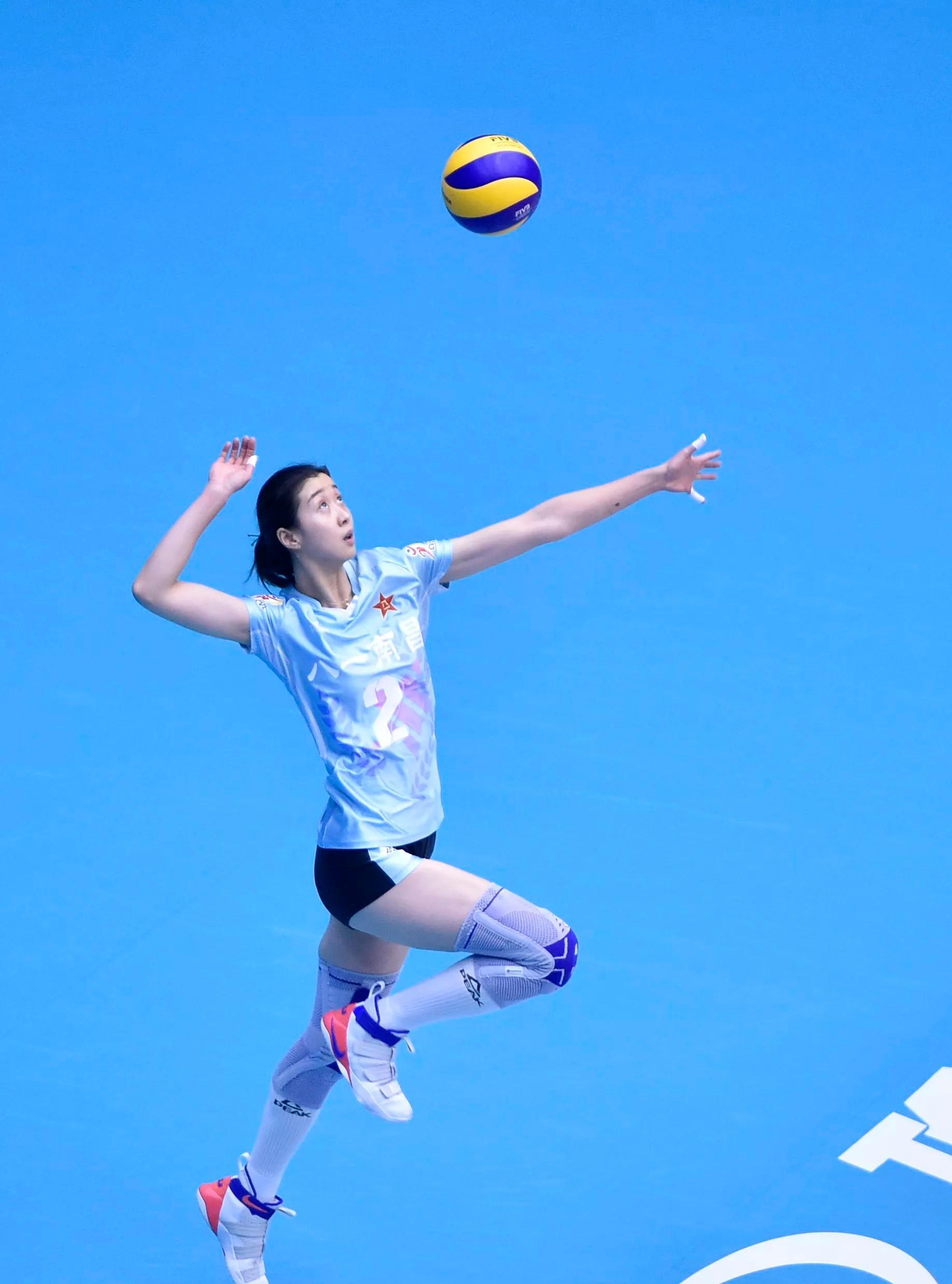 女排比赛抢眼，队员表现抢镜