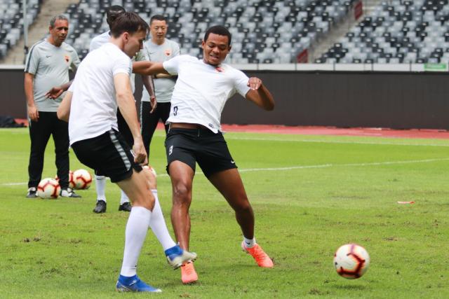 深圳佳兆业主场不敌对手，遭遇两连败局面严峻