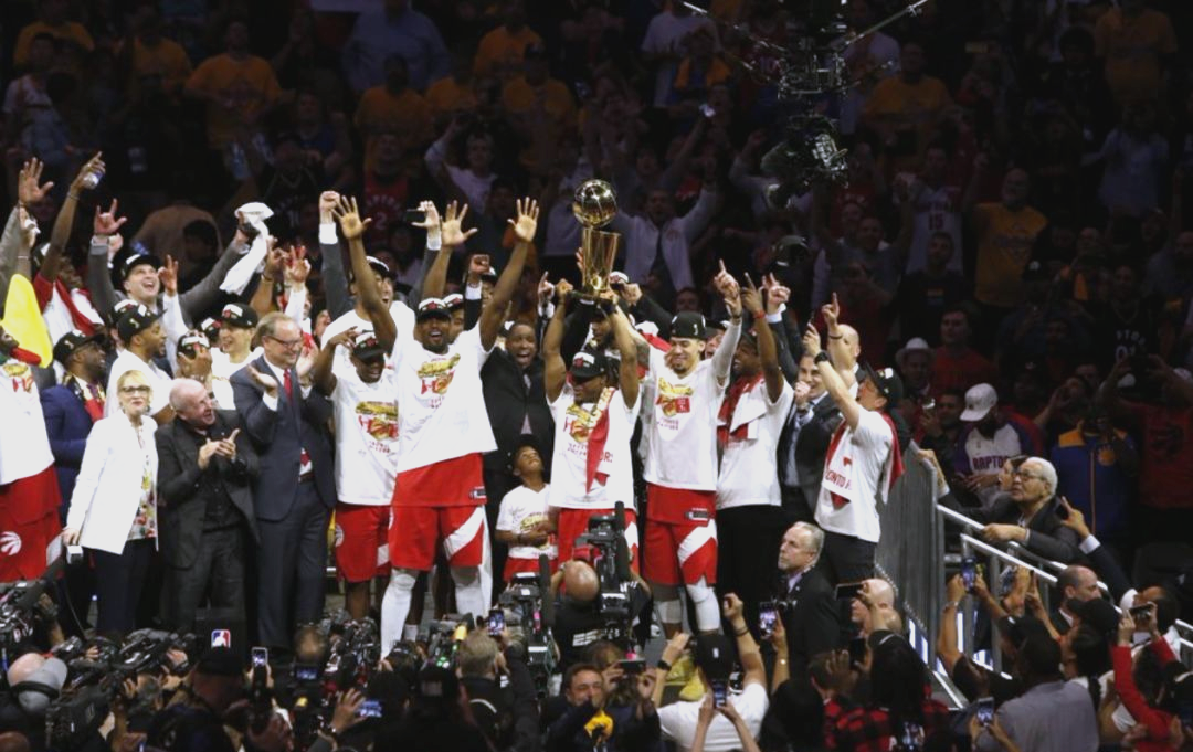 猛龙客场胜勇士，莱昂纳德再献神奇表现