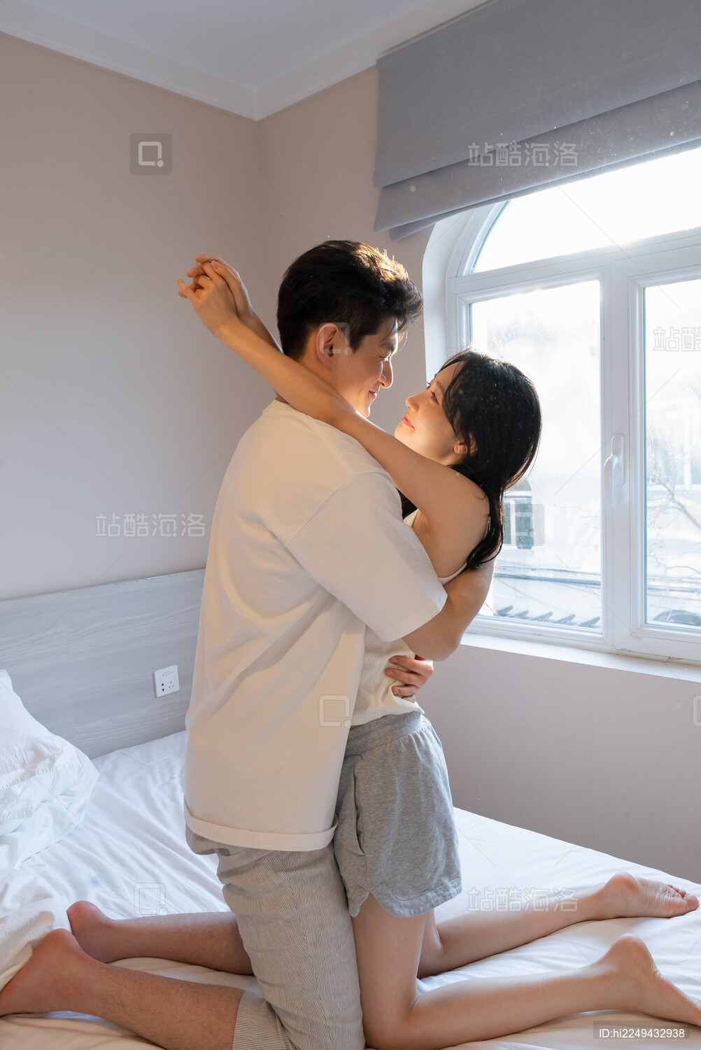 关于年轻球员被曝恋情,现身公共场合亲密拥抱的信息 关于年轻球员被曝恋情,现身公共场合亲密拥抱的信息