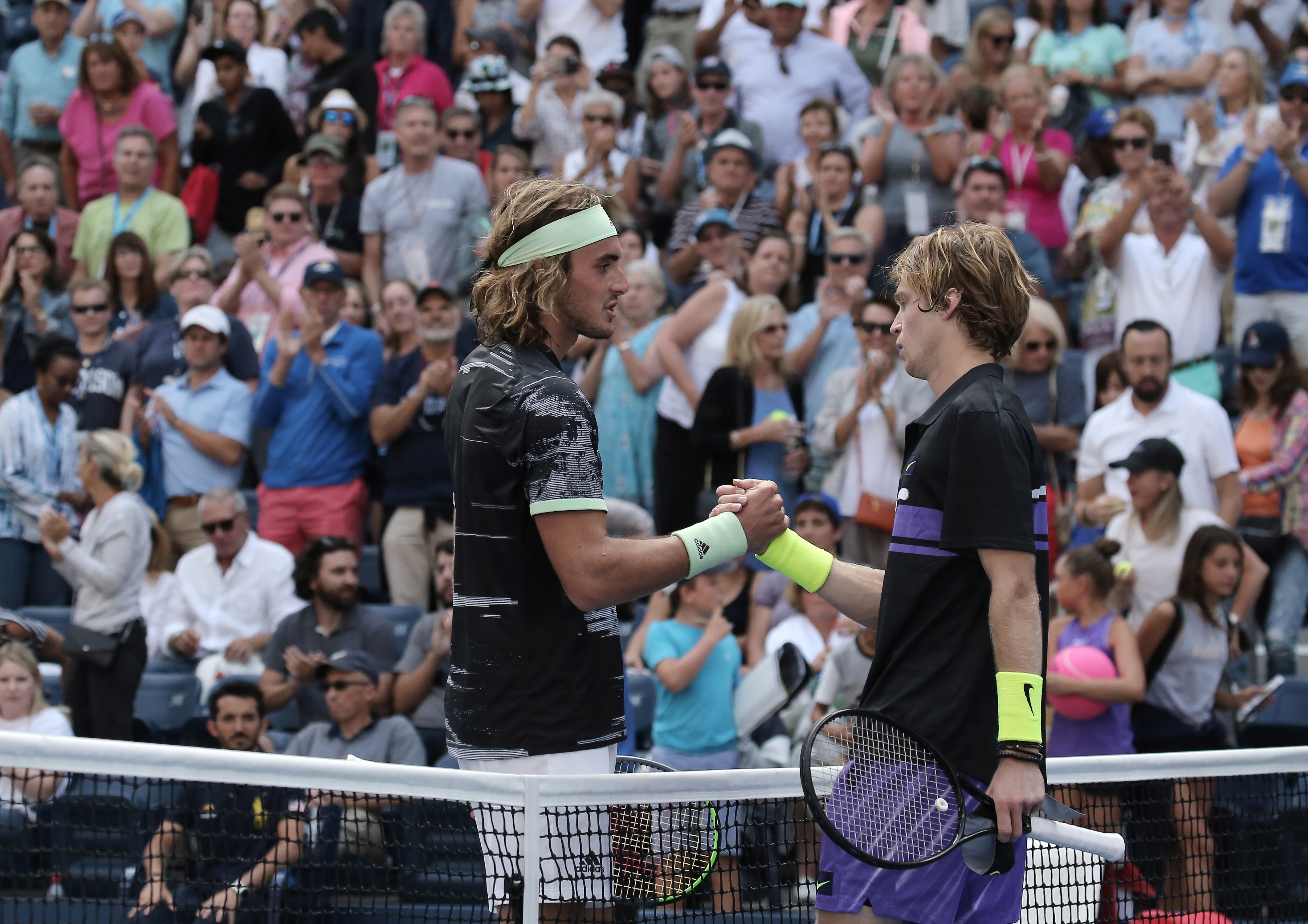 关于美国网球队力克西班牙网球队,西西帕斯制霸全场的信息 关于美国网球队力克西班牙网球队,西西帕斯制霸全场的信息