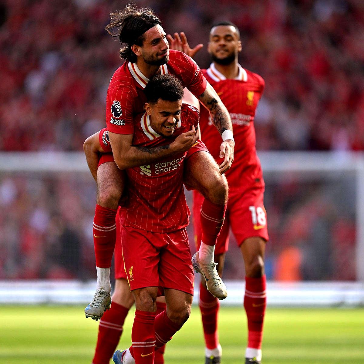 巴萨横扫英格兰,阿拉巴送出助攻 巴萨横扫英格兰,阿拉巴送出助攻