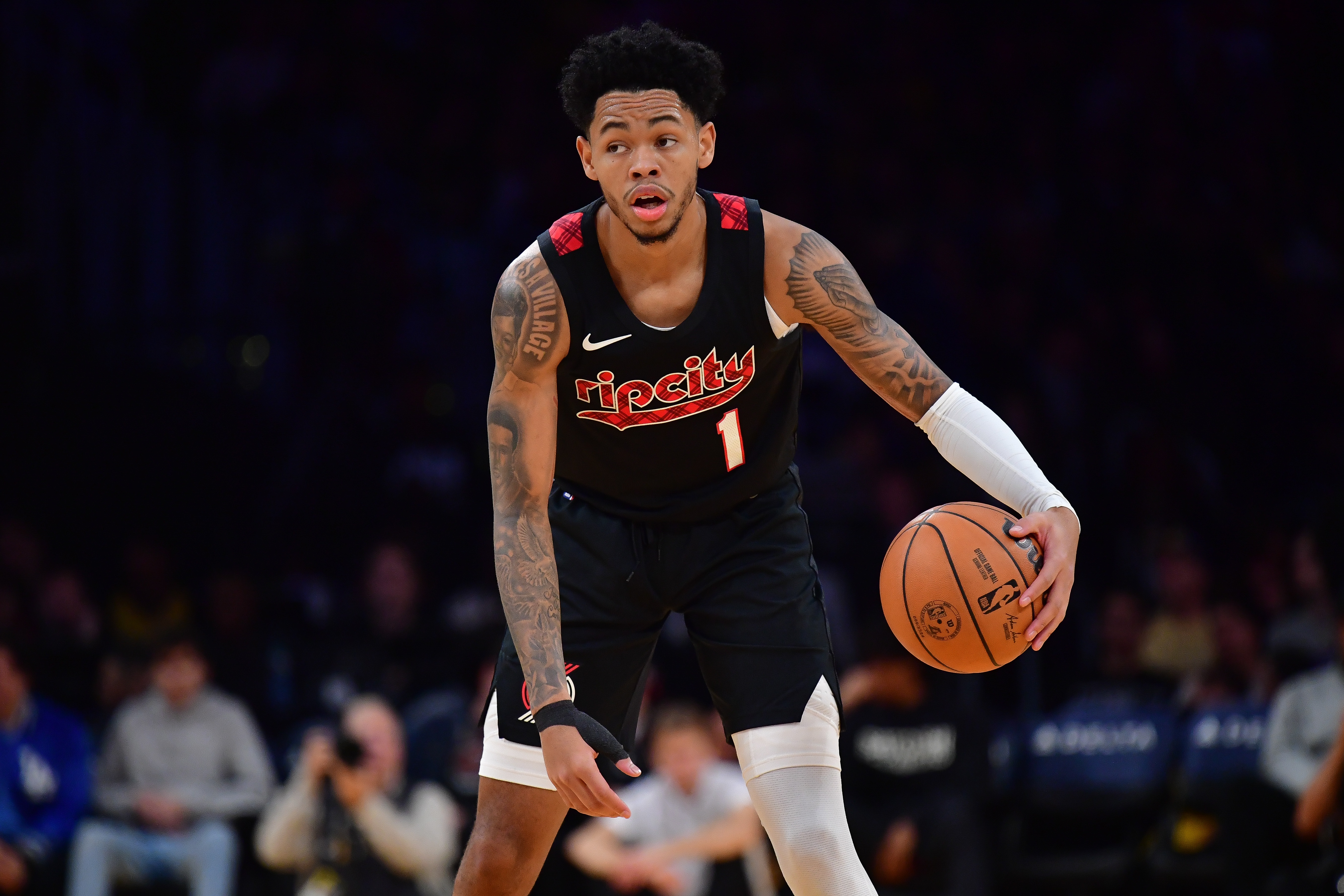 开拓者客场不敌独行侠,再遭挫折的简单介绍 开拓者客场不敌独行侠,再遭挫折的简单介绍