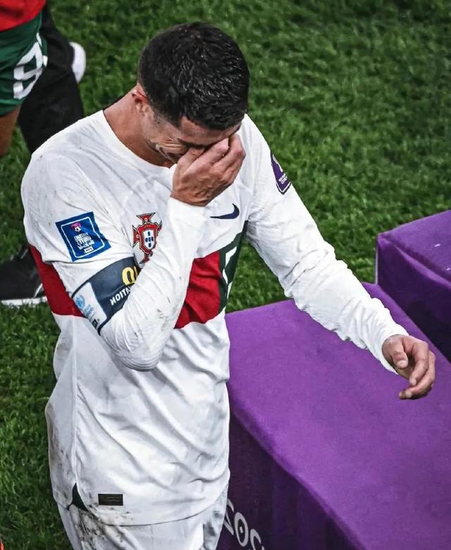 世界杯传奇谢幕,球迷泪洒赛场的简单介绍 世界杯传奇谢幕,球迷泪洒赛场的简单介绍