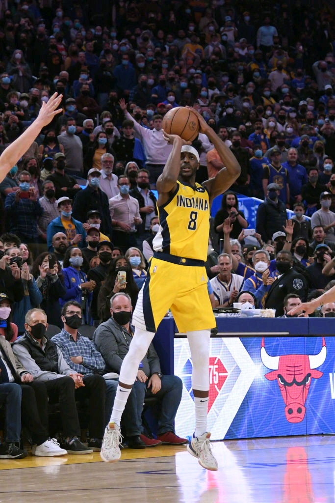 骑士完胜广州队，库里带队取胜