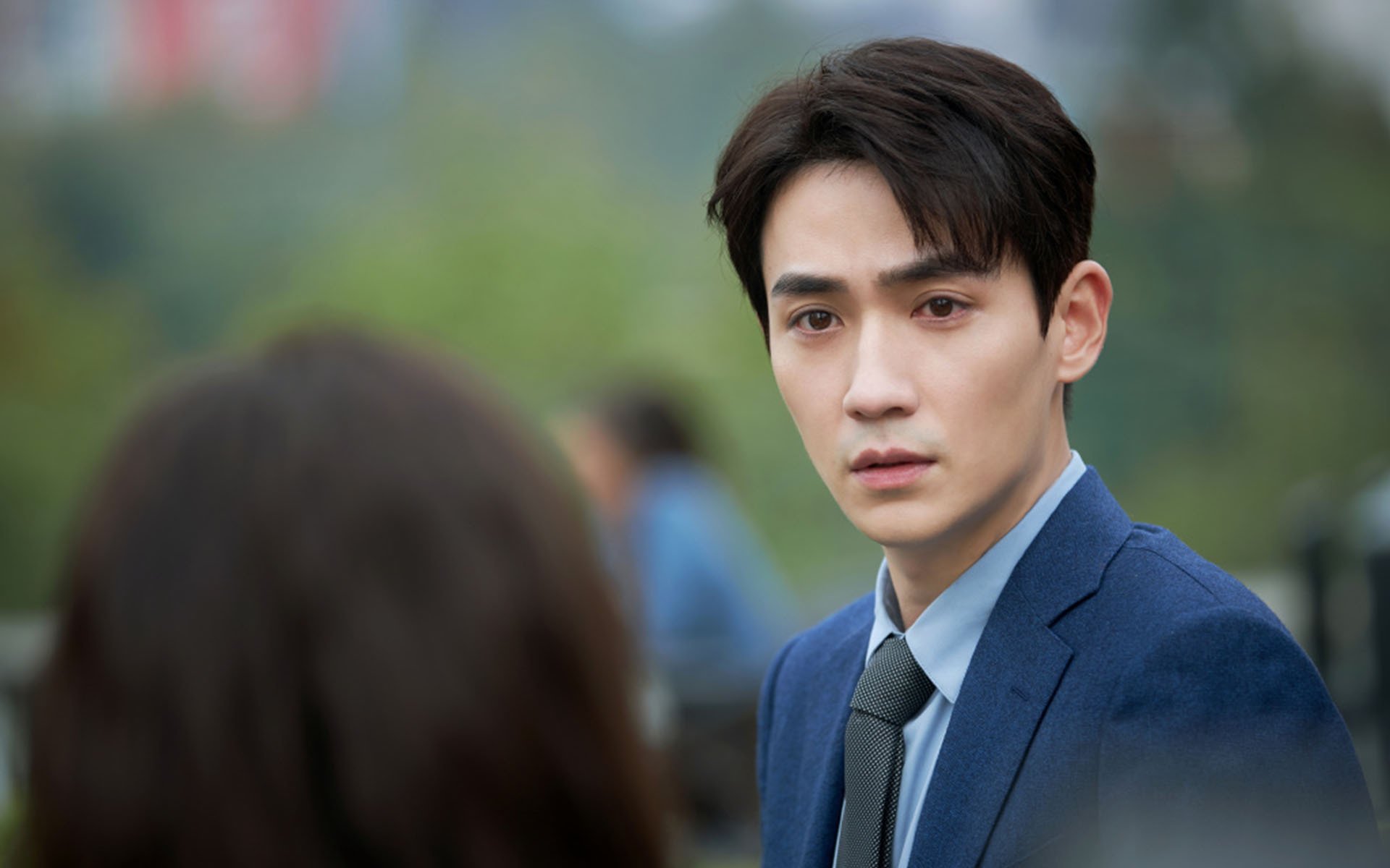 哈利伯顿爆发难敌团队铁壁,独行侠硬仗取胜揭示季后赛生存法则